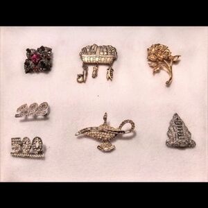 10 Item Assorted Women's Vintage-Style Brooches Set With 3 Free Vintage Earrings